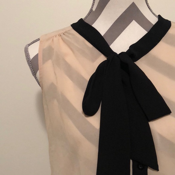 { forever 21 } • buttoned blouse - Picture 3 of 7